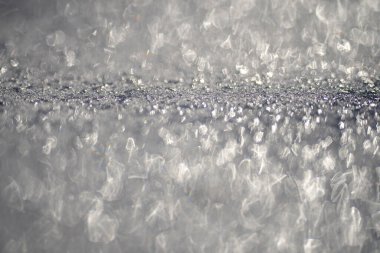 Kar duvar kağıdını kaplıyor. Kış dönemi. Arka planda kar var. Kar temizleyicisi. Beyaz kar arka planı. Kış, Noel ya da yeni yıl için kar tabakası