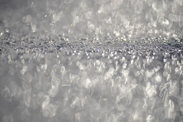 Kar duvar kağıdını kaplıyor. Kış dönemi. Arka planda kar var. Kar temizleyicisi. Beyaz kar arka planı. Kış, Noel ya da yeni yıl için kar tabakası