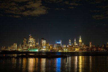 New York City 'nin ufuk çizgisi, ABD. NYC simgeleri. New York gökdeleninin manzarası. New York gökdelenleri. Manhattan 'da güzel manzara, Times Meydanı, WTC, New York' ta Empire State Binası