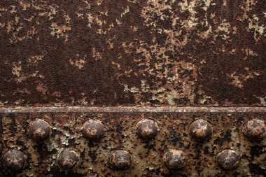 Paslı arka plan dokusu. Metal yüzey. Endüstriyel paslı çelik. Paslı metal. Yaşlanmış metalik arka plan. Lekeli ve oksitlenmiş metal levha. Pas dokusu. Metal korozyon. Yapılandırılmış ve hasarlı demir