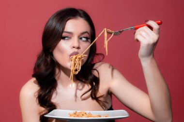 İtalyan mutfağı. Bolonez makarnası. Carbonara spagettisi. Sağlıklı menü. İtalya 'dan yemek.