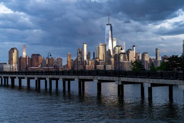 New York City 'nin ufuk çizgisi, ABD. NYC simgeleri. New York gökdeleninin manzarası. New York gökdelenleri. Manhattan 'da güzel manzara, Times Meydanı, WTC, New York' ta Empire State Binası