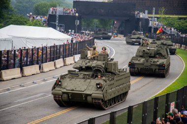 14 Haziran 2025, Washington - ABD Ordusu 250. yıldönümü. Ordu Tarihi Kutlaması. Amerikan birlikleri geçit töreni. Vatansever Mart. ABD Askeri Etkinliği. Ordu mirası. Askerler yürüyor. Gaziler Geçidi