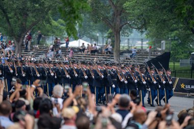 14 Haziran 2025, Washington - ABD Ordusu 250. yıldönümü. Başkentin geçit töreni. Üniformalı askerler. Amerikan Vatanseverliği. Ordu mirası. Ulusal Kutlama. Birleşik Devletler Ordusu 250. ABD Ordusu Görüntüsü