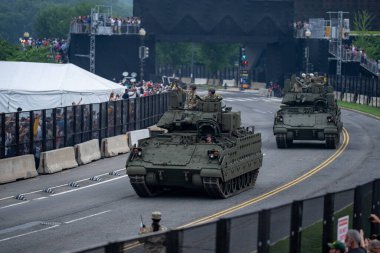 14 Haziran 2025, Washington - ABD Ordusu 250. yıldönümü. Amerikan Silahlı Kuvvetleri. Ordu Tarihi Kutlaması. Amerikan birlikleri geçit töreni. Vatansever Mart. ABD Askeri Etkinliği. Ordu mirası. Yürüyen Askerler