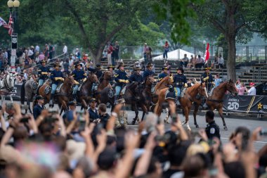 14 Haziran 2025, Washington - ABD Ordusu 250. yıldönümü. Amerikan Silahlı Kuvvetleri. Ordu Tarihi Kutlaması. Amerikan birlikleri geçit töreni. Vatansever Mart. ABD Askeri Etkinliği. Ordu mirası. Yürüyen Askerler