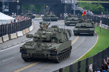 14 Haziran 2025, Washington - ABD Ordusu 250. yıldönümü. Başkentin geçit töreni. Üniformalı askerler. Amerikan Vatanseverliği. Ordu mirası. Ulusal Kutlama. Birleşik Devletler Ordusu 250. ABD Ordusu Görüntüsü