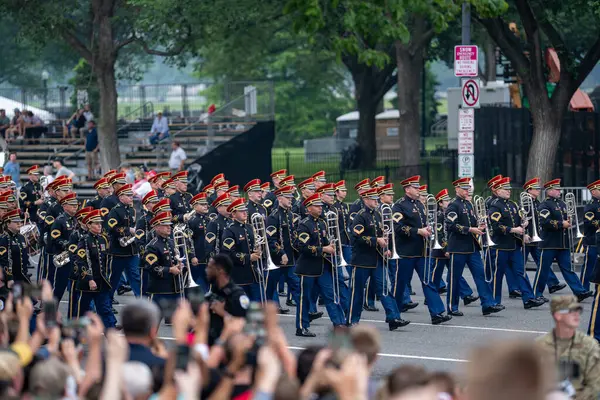 14 Haziran 2025, Washington - ABD Ordusu 250. yıldönümü. Amerikan Ordusu Kutlaması. Washington DC Askeri Yürüyüşü. Silahlı Kuvvetler Geçidi. Gaziler onurlandırıldı. Amerikan Askerleri. Askeri üniformalar.