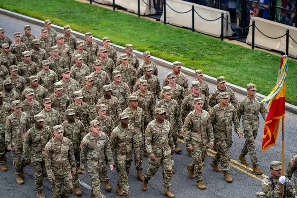 14 Haziran 2025, Washington - ABD Ordusu 250. yıldönümü. 250 yıllık Amerikan ordusu. Washington 'daki Amerikan askeri geçit töreni. Silahlı Kuvvetler Geçidi. Tarihi yıldönümü. Amerikan Askerleri. Askeri üniformalar.
