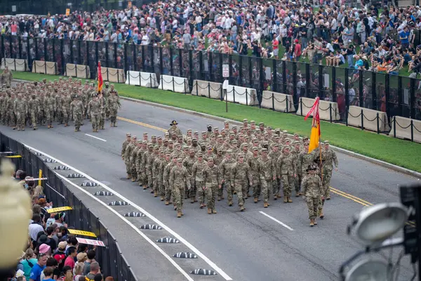 14 Haziran 2025, Washington - ABD Ordusu 250. yıldönümü. Amerikan Ordusu Kutlaması. Washington DC Askeri Yürüyüşü. Silahlı Kuvvetler Geçidi. Gaziler onurlandırıldı. Amerikan Askerleri. Askeri üniformalar.