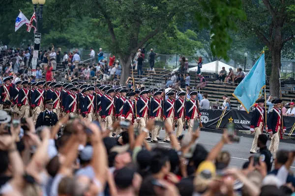 14 Haziran 2025, Washington - ABD Ordusu 250. yıldönümü. Amerikan Silahlı Kuvvetleri. Ordu Tarihi Kutlaması. Amerikan birlikleri geçit töreni. Vatansever Mart. ABD Askeri Etkinliği. Ordu mirası. Yürüyen Askerler