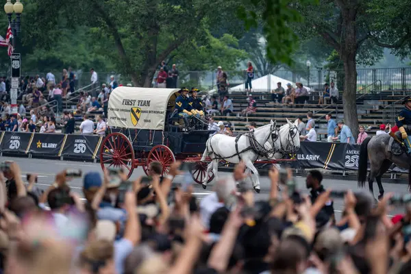 14 Haziran 2025, Washington - ABD Ordusu 250. yıldönümü. Amerikan Ordusu 'nun doğum günü. Ordu yıldönümü. Amerikan Askeri Yürüyüşü. Washington DC Askeri Yürüyüşü. Amerikan Silahlı Kuvvetleri. Ordu Tarihi Kutlaması