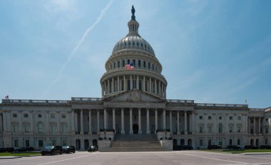 ABD Kongre Binası. Başkentte Washington DC silueti var. Senato ve House USA binası. Kolombiya Bölgesi 'ndeki ABD hükümeti koltuğu. Meclis Binası. Demokrasinin başkenti