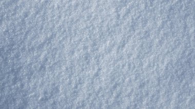 Kar kaplıyor. Kış dönemi. Arka planda kar var. Kar temizleyicisi. Beyaz kar arka planı. Kış ya da Noel tasarımı için kar tabakası