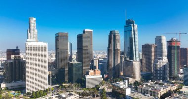 Los Angeles şehri. Los Angeles şehir merkezi hava manzaralı. Los Angeles silueti. Los Angeles sokakları. Los Angeles 'a tepeden bak. Los Angeles şehir merkezi kuleleri. Los Angeles siluetinin panoramik manzarası. Kaliforniya 'daki Amerikan şehri