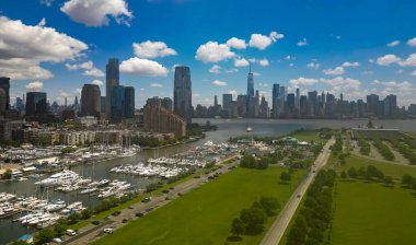 New York 'un havadan görünüşü, Birleşik Devletler. New York silueti. New York Panoraması. New York gökdelenleri. Manhattan 'da güzel manzara, New York' ta Empire State Binası. New York Times Binası