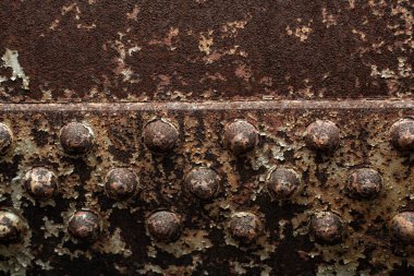 Paslı arka plan dokusu. Metal yüzey. Endüstriyel paslı çelik. Paslı metal. Yaşlanmış metalik arka plan. Lekeli ve oksitlenmiş metal levha. Pas dokusu. Metal korozyon. Yapılandırılmış ve hasarlı demir