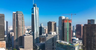 Los Angeles şehri. Los Angeles şehir merkezi hava manzaralı. Los Angeles silueti. Los Angeles Panoraması. Los Angeles 'a tepeden bak. Los Angeles şehir merkezi kuleleri. Los Angeles siluetinin panoramik manzarası. Kaliforniya 'daki Amerikan şehri