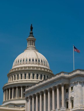 Amerikan Kongresi, Meclis. Başkentte Washington DC silueti var. Senato ve House USA binası. Kolombiya Bölgesi 'ndeki ABD hükümeti koltuğu. Meclis Binası. Demokrasinin başkenti