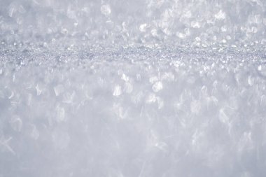 Kar duvar kağıdını kaplıyor. Kış dönemi. Arka planda kar var. Kar temizleyicisi. Beyaz kar arka planı. Kış, Noel ya da yeni yıl tasarımı için kar tabakası