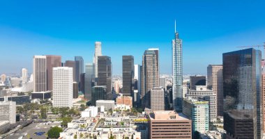 Los Angeles şehri. Los Angeles şehir merkezi hava manzaralı. Los Angeles silueti. Los Angeles sokakları. Los Angeles 'a tepeden bak. Los Angeles şehir merkezi kuleleri. Los Angeles siluetinin panoramik manzarası. Kaliforniya 'daki Amerikan şehri