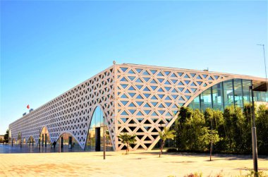 Kenitra Tren İstasyonu (TGV) Fas 'ta muhteşem bir mimari ve modern tasarım ile duruyor.