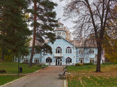Finlandiya 'nın Tuusula kasabasındaki Lotta Müzesi' nin yanına park: sonbahar, Rantatie, Syvaranta.
