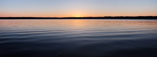 Silhouette Forêt Horizon Derrière Lac Avant Lever Soleil Calme Sur — Photo