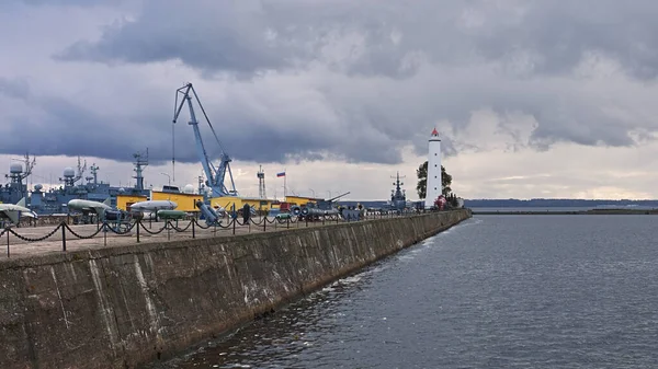 Russische Marine Und Leuchtturm Hafen Von Kronstadt Seebrücke Hafen Kriegsschiffe — Stockfoto