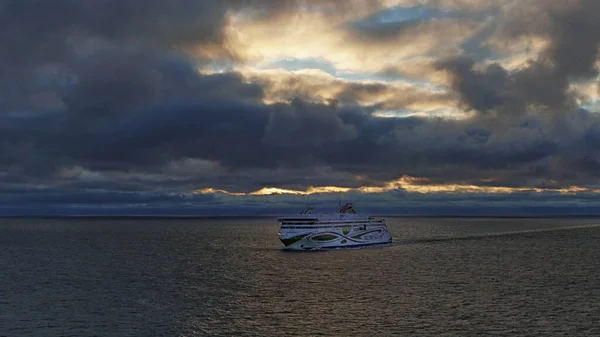 Ferry Mar Báltico Mau Tempo Nuvens Tempestade Pôr Sol — Fotografia de Stock
