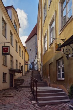 Luhike Jalg, Estonya Tallinn 'deki eski kaldırımlı yaya sokağı..