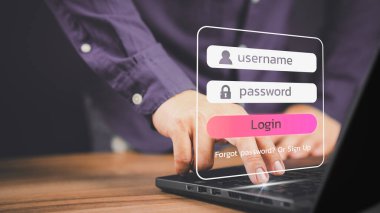 Bilgisayardaki kişisel verileri ve sanal arayüzü koruyan adam. Verileri korumak için siber güvenlik kavramı. Güvenli şifreleme ve internet erişimi için kullanıcının özel bilgilerine erişim.