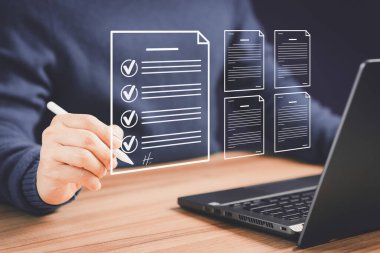 İş sözleşmesi imzalama konsepti. Çevrimiçi iş sözleşmesi elektronik imza, elektronik imza (e-imza), dijital belge yönetimi, kağıtsız ofis.
