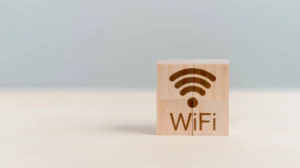 Wifi Symbol Auf Holzwürfelblock Für Den Service Café Geschäftskommunikation Soziales — Stockfoto