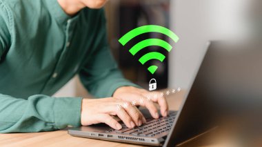 Kullanıcı kablosuz ağa giriş şifresi için bir bilgisayar bilgisayarı kullanır ama kablosuz bağlantı yoktur. Kullanıcı WiFi 'ye girerken teknolojinin kusursuz dünyasını keşfedin. Kablosuz ağa bağlanmayı bekleme teknolojisi.