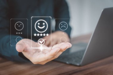 Müşteri çevrimiçi başvurularda hizmet deneyimine not verir, müşteri iş dünyasının itibar sıralamasına yol açan hizmet kalitesini değerlendirebilir. Müşteri değerlendirmesi memnuniyet geri besleme anketi.