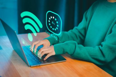 Wi-Fi 'ı parlayan ve grafikleri yükleyen, İnternet bağlantısını sembolize eden, çevrimiçi erişim, dijital iş veri formu web sitesi indirme ve yavaş veri aktarım süreci.
