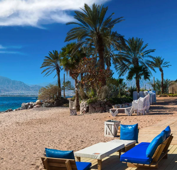 Eilat 'taki merkez halk plajında sabah İsrail, Orta Doğu' daki ünlü turizm ve eğlence merkezi.