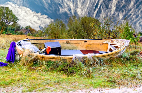 Den Övergivna Gamla Fiskebåten Användes Som Extra Verkstad För Tacklingar — Stockfoto
