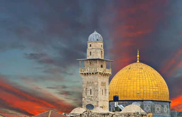 Nascer Sol Dramático Acima Cúpula Dourada Mesquita Rock Monte Templo Imagens Royalty-Free
