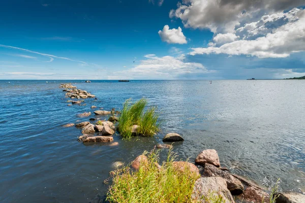 Coastal Landscape Stony Remains Old Fishing Pier Baltic Sea Sunny — Stock Photo, Image