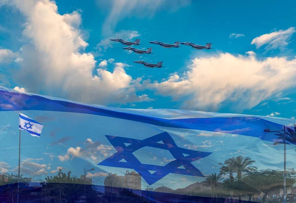 Сочетание Изображения Государственным Флагом Израиля Преодоление Военных Современных Истребителей Над Стоковое Фото