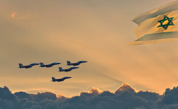 Военные Израильские Истребители Над Кучевыми Облаками Рано Утром Цифровым Флагом Лицензионные Стоковые Фото