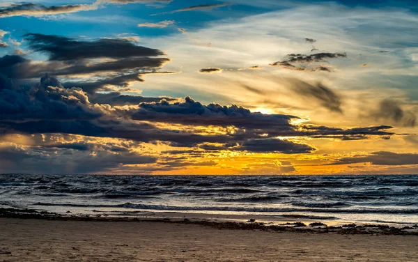 Barevný Východ Slunce Písečné Pláži Baltského Moře — Stock fotografie