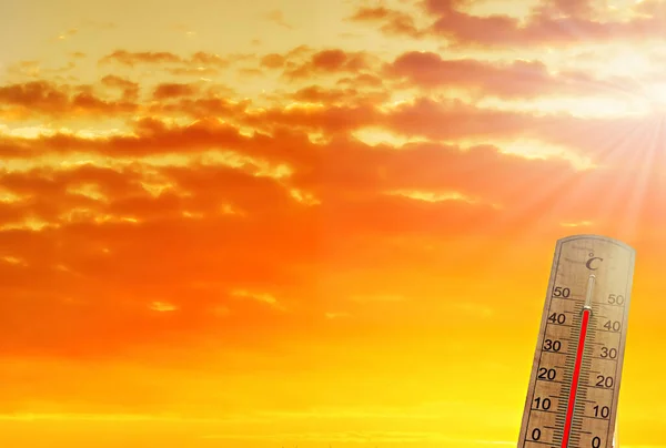 Temperatura Tropical Medida Termômetro Externo Conceito Aquecimento Global Ondas Calor — Fotografia de Stock
