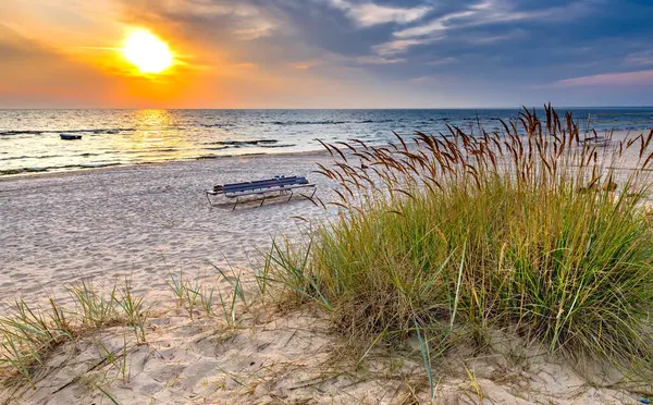 Летний Восход Солнца Песчаном Пляже Юрмалы Известного Балтийского Туристического Курорта Лицензионные Стоковые Фото