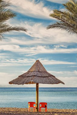 Eilat 'taki Kızıl Deniz' deki kumsal İsrail 'in ünlü turizm ve dinlenme merkezi.