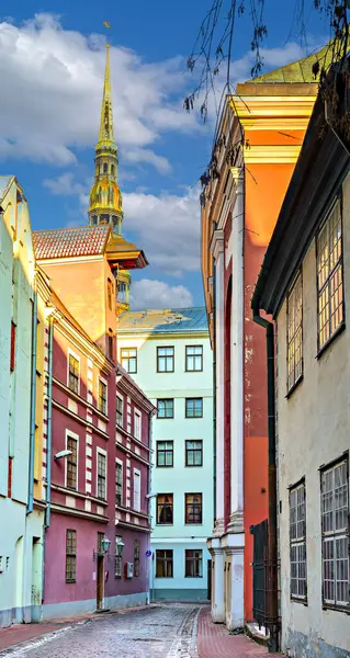 Riga 'nın ortaçağ bölgesinde sabah, Letonya' nın başkenti. En İyi Avrupa Turizm Merkezi  
