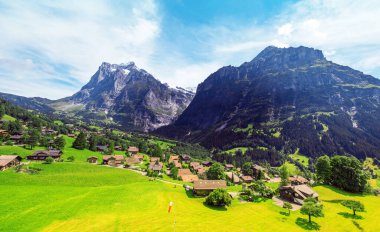 İsviçre Alplerinde Eiger, İsviçre, Avrupa yakınlarındaki Grindelwald Vadisi 'nden fantastik bir manzara..