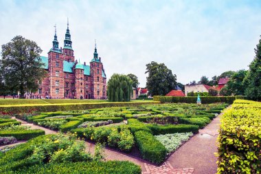 Kopenhag, Danimarka ünlü Rosenborg Kalesi'nde park desenleri ile nefes kesen büyülü manzara. Egzotik harika yerler. Popüler turist atraction.
